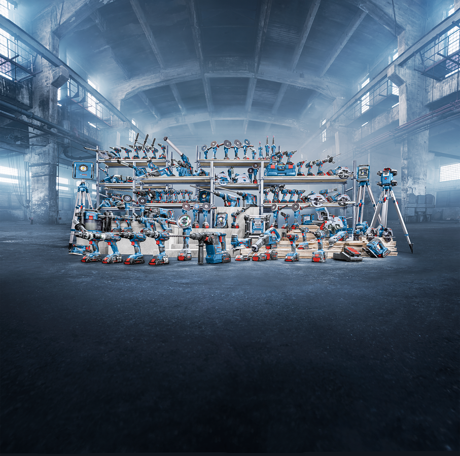 Bosch Professional EXPERT Sortiment auf Paletten ausgestellt