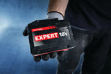 Bosch Expert 18V 15Ah Akku in einer behandschuhten Hand