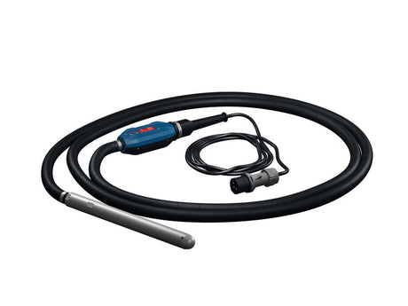 Bosch GDI38-500 Betonrüttler mit angeschlossenem Stromkabel.